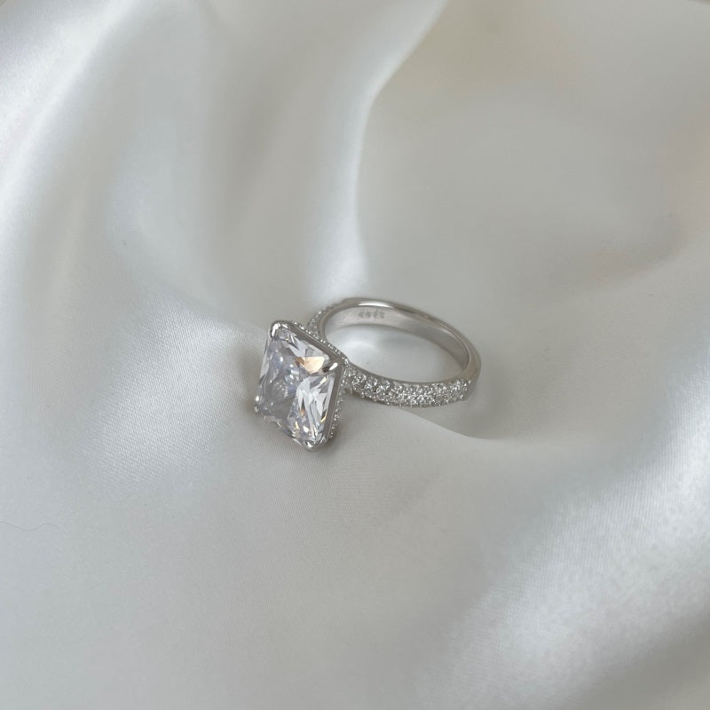 +AMIRA RING