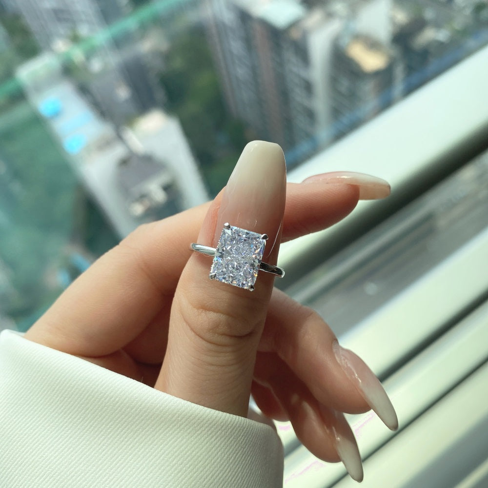 +DAPHNE RING (SHIPS  SEPT 30TH)