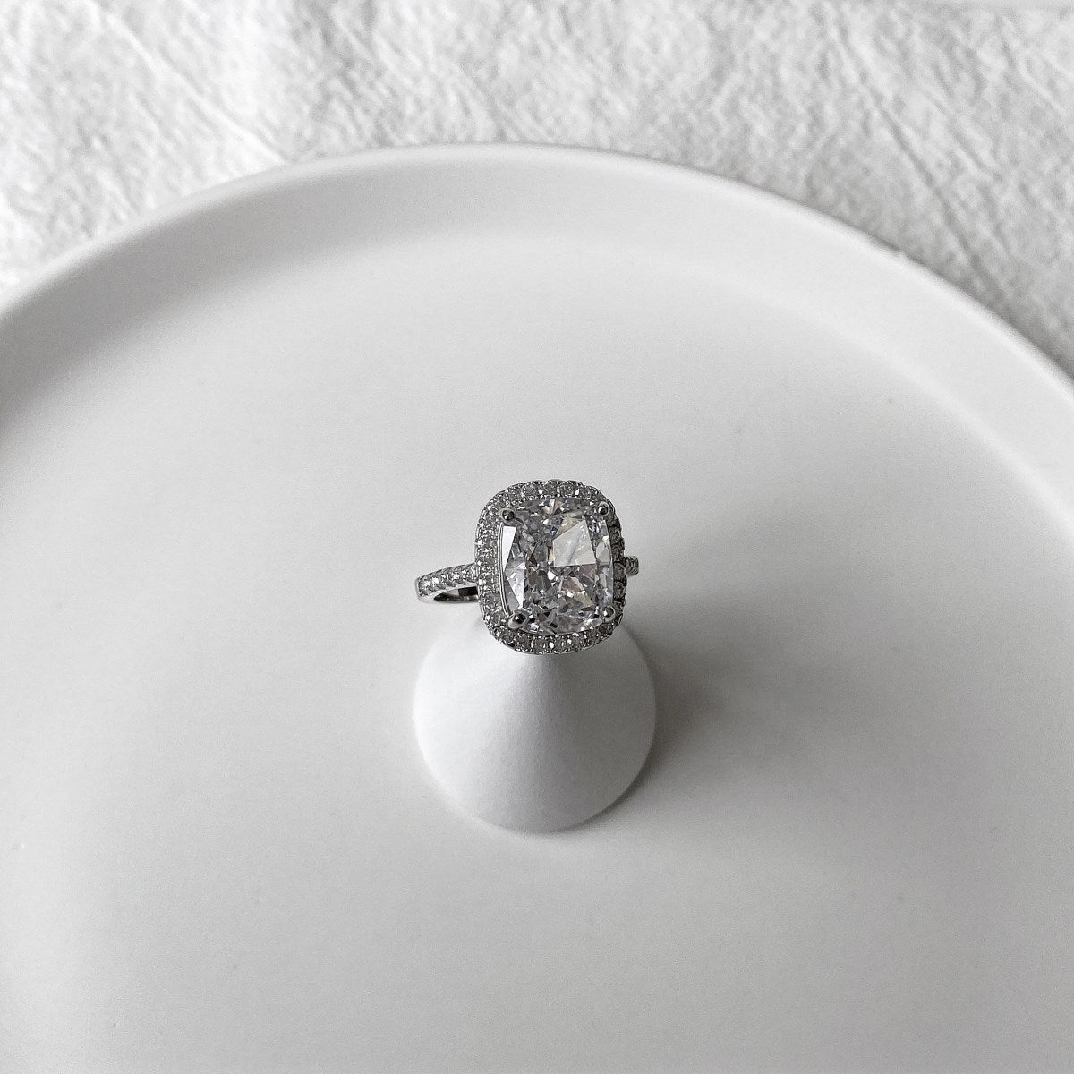 +CELINA RING (SHIPS  SEPT 18th)